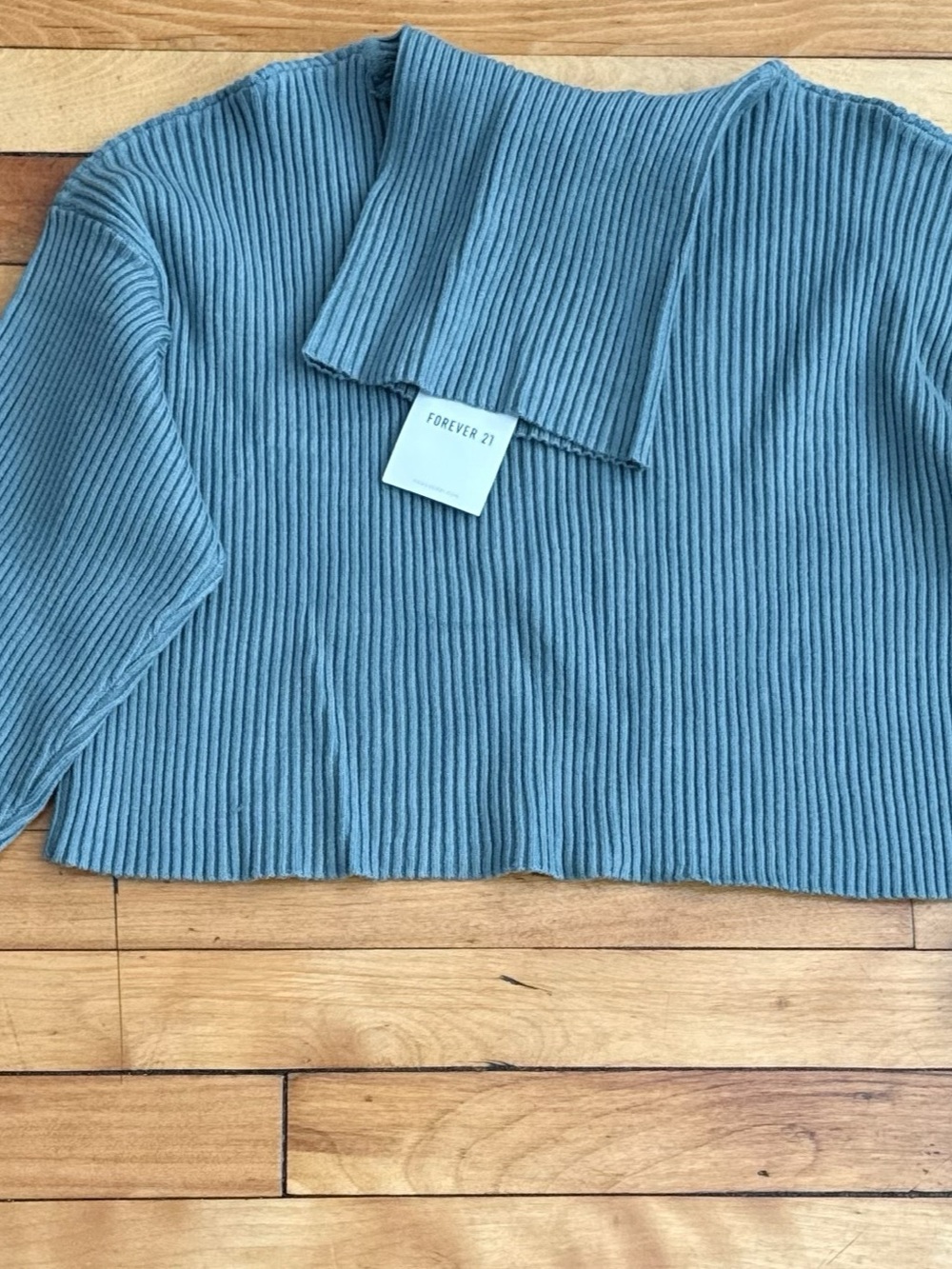 Forever 21 PATRINA Cropped Turtleneck Sweater in Green Size Medium NWT - Picture 2 of 8